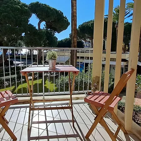 Appartement Le Lavandou, 2 Pieces, 4 Personnes - Fr-1-308-188 * Le Lavandou