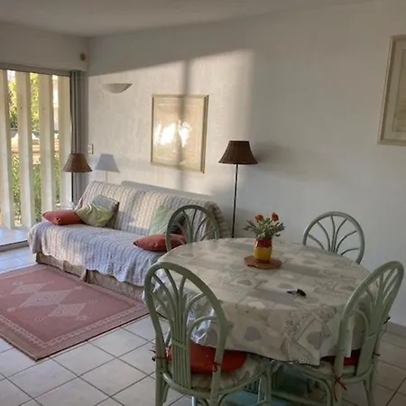 Appartement Le Lavandou, 2 Pieces, 4 Personnes - Fr-1-308-188 Apartment *